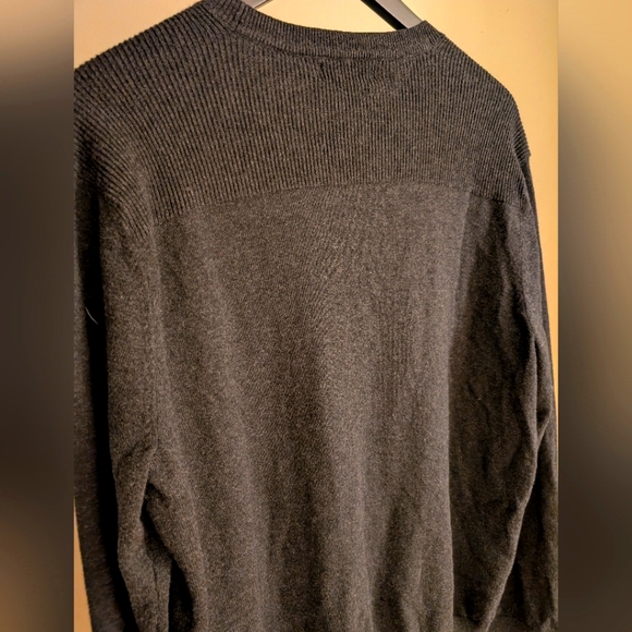 Banana Republic Cashmere Blend Sweater - Picture 2 of 4